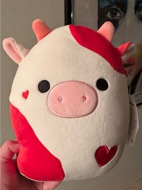 NWT Squishmallow Idris the cow 8”
